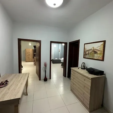 Adore Apartment *